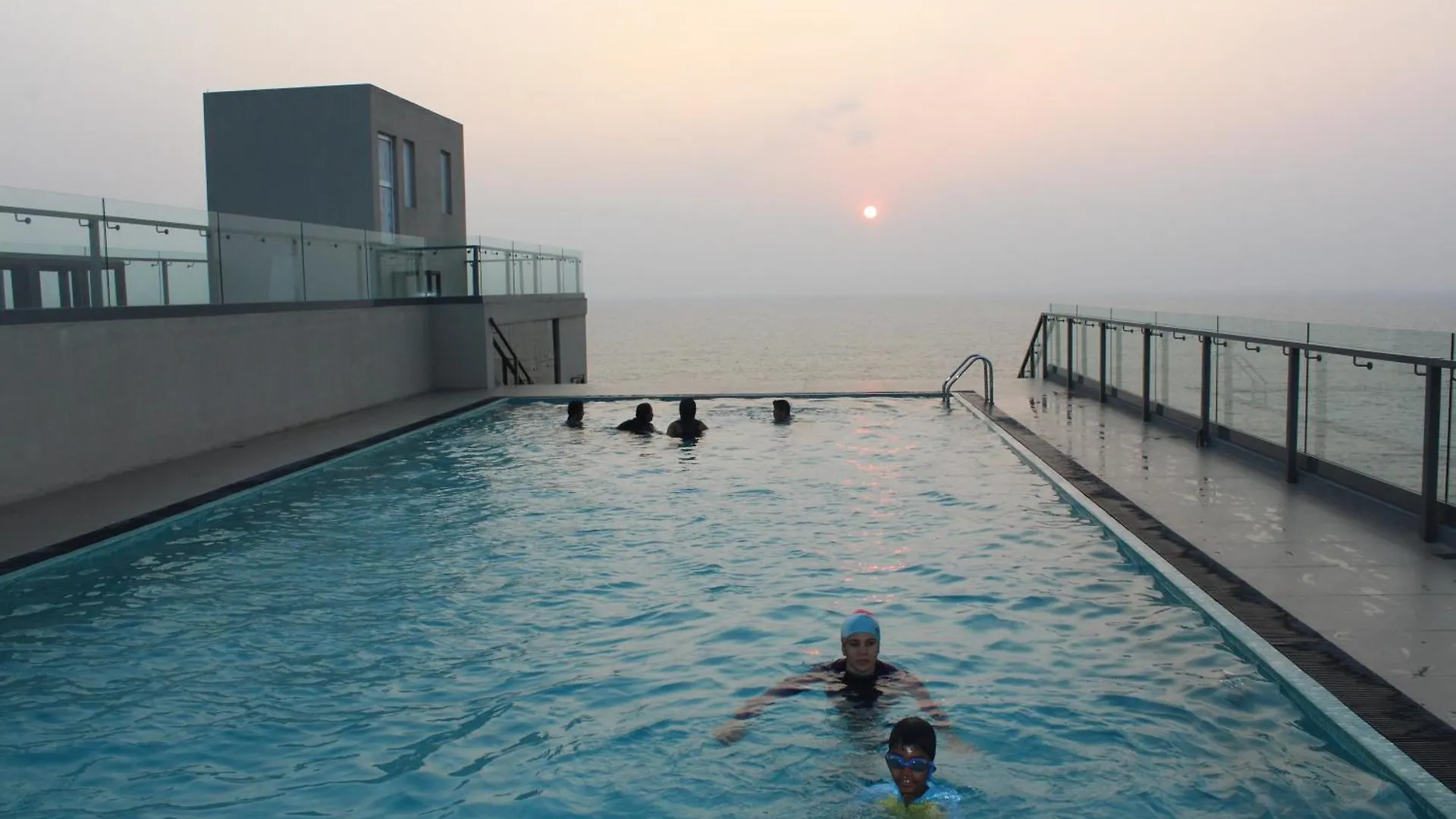 Sea View - Luxury Apartments By Tyronne Negombo