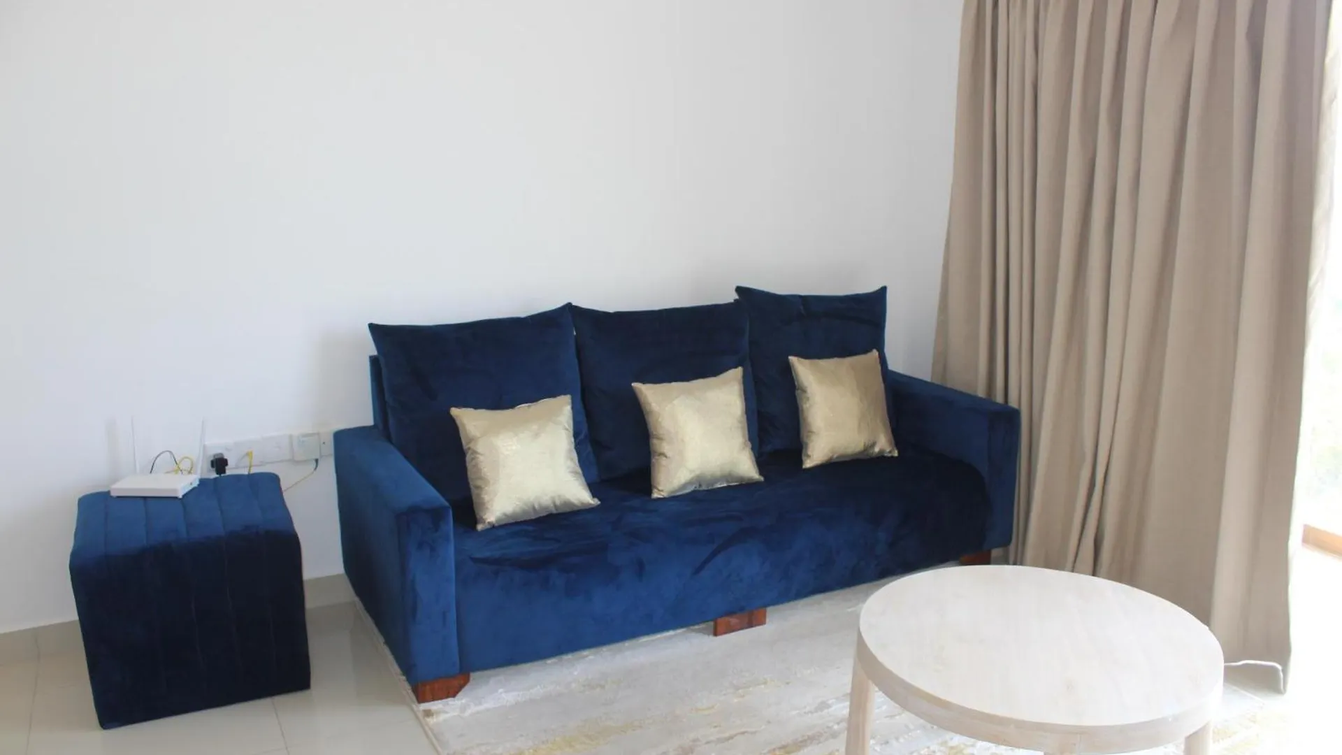 Sea View - Luxury Apartments By Tyronne contacts