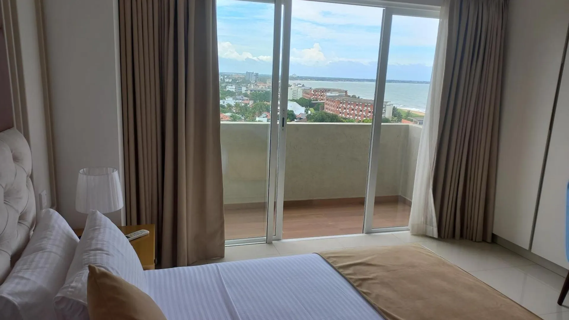Sea View - Luxury Apartments By Tyronne Negombo