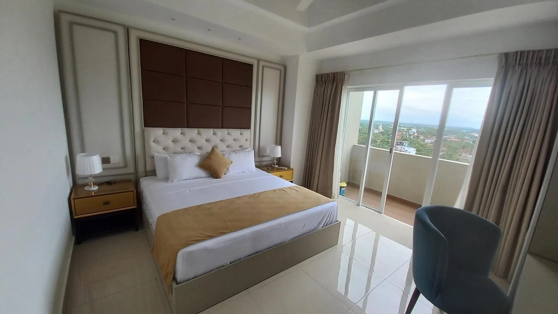 Sea View - Luxury Apartments By Tyronne Negombo